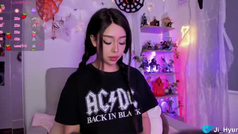 Snapshot of ji_hyun chatting on 10-24-25, 01:46 Ji  online show from 10-24-25, 01:46