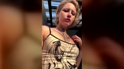 Snapshot of jigglipuff_ chatting on 02-10-26, 02:37 jigglipuff_ online show from 02-10-26, 02:37