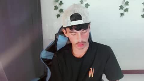 Snapshot of jim_cumxx chatting on 09-21-25, 08:43 JIMBOY online show from 09-21-25, 08:43