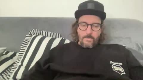 Snapshot of jimboo400 chatting on 10-14-25, 10:05 jimboo400 online show from 10-14-25, 10:05