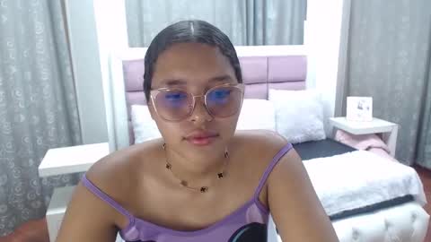 Snapshot of jimena_bell chatting on 09-24-25, 01:58 Jimena online show from 09-24-25, 01:58