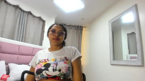 Snapshot of jimena_bell chatting on 10-01-25, 03:07 Jimena online show from 10-01-25, 03:07