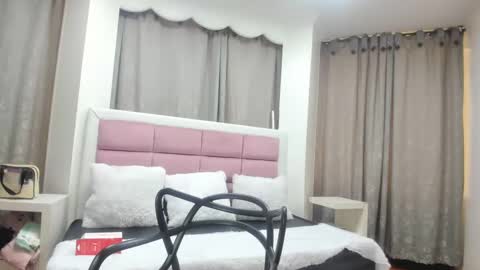 Snapshot of jimena_bell chatting on 10-03-25, 01:08 Jimena online show from 10-03-25, 01:08