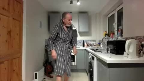 Snapshot of jimmybenido chatting on 01-10-26, 05:37 Jim Redgewell online show from 01-10-26, 05:37