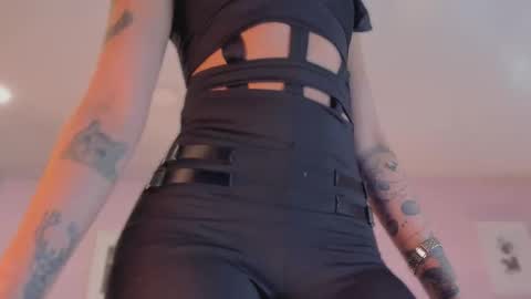 Snapshot of jinx_dh chatting on 10-16-25, 02:29 Jinx online show from 10-16-25, 02:29