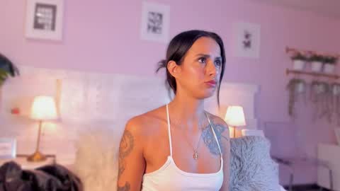 Snapshot of jinx_dh chatting on 11-25-25, 02:06 Jinx online show from 11-25-25, 02:06