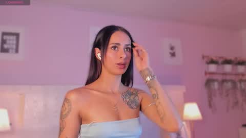 Snapshot of jinx_dh chatting on 12-17-25, 01:39 Jinx online show from 12-17-25, 01:39