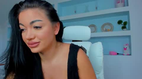 Snapshot of jisselle chatting on 09-20-25, 06:36 Juliee online show from 09-20-25, 06:36