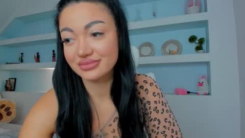 Snapshot of jisselle chatting on 09-30-25, 07:02 Juliee online show from 09-30-25, 07:02