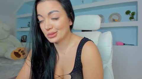 Snapshot of jisselle chatting on 11-15-25, 07:10 Juliee online show from 11-15-25, 07:10