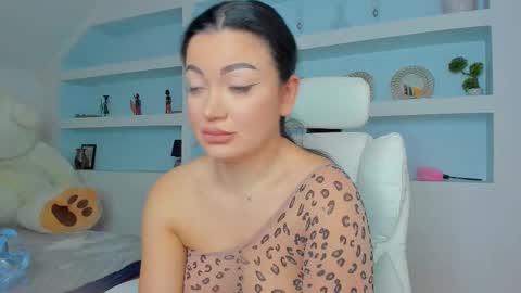 Snapshot of jisselle chatting on 12-02-25, 06:58 Juliee online show from 12-02-25, 06:58