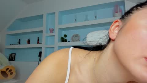 Snapshot of jisselle chatting on 12-17-25, 07:31 Juliee online show from 12-17-25, 07:31