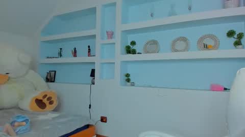 Snapshot of jisselle chatting on 01-05-26, 05:27 Juliee online show from 01-05-26, 05:27