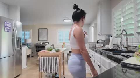 Jiwon online show from 09-13-25, 12:21