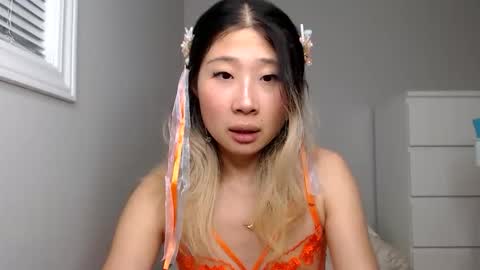 Snapshot of jiwooe chatting on 10-25-25, 11:43 Jiwoo online show from 10-25-25, 11:43