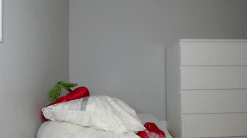 Snapshot of jiwooe chatting on 12-14-25, 11:53 Jiwoo online show from 12-14-25, 11:53