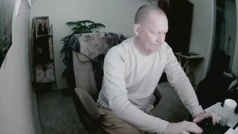 Snapshot of jlouton01 chatting on 02-02-25, 02:45 kilroy online show from 02-02-25, 02:45