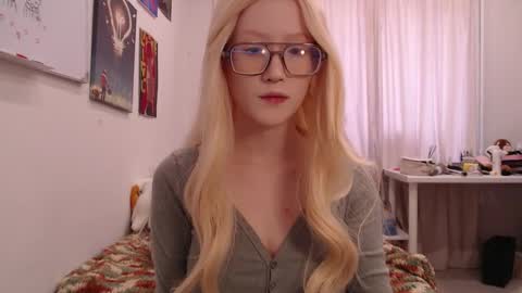 Snapshot of joan_kiss chatting on 10-19-25, 09:32 joan_kiss online show from 10-19-25, 09:32