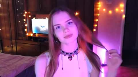 Snapshot of joankumm chatting on 10-20-25, 03:23 Kira online show from 10-20-25, 03:23