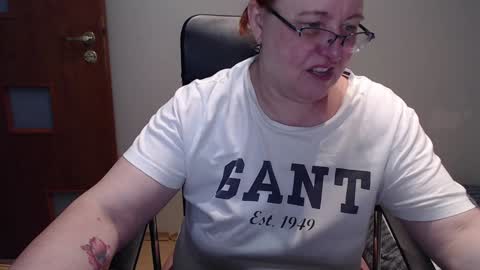 Snapshot of joannaandneighbour chatting on 01-12-25, 09:51 Joanna and Greg online show from 01-12-25, 09:51