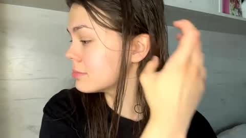 Mila online show from 04-30-26, 10:54
