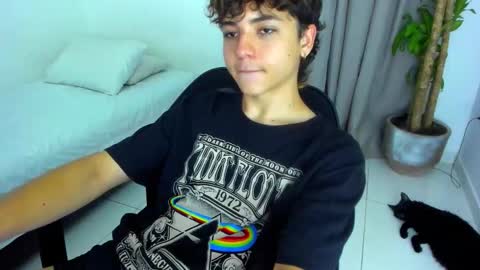 Snapshot of joe23___ chatting on 12-19-25, 02:07 Joe online show from 12-19-25, 02:07