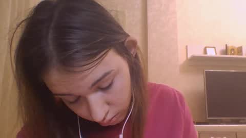 Jennifer online show from 09-18-25, 07:27