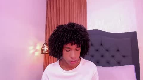Snapshot of johan_gz_ chatting on 06-20-26, 11:35 Johan online show from 06-20-26, 11:35