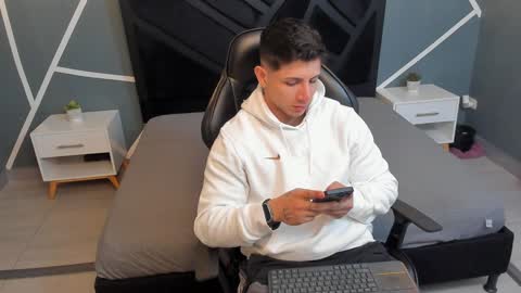 Johan Williams online show from 12-24-24, 04:11