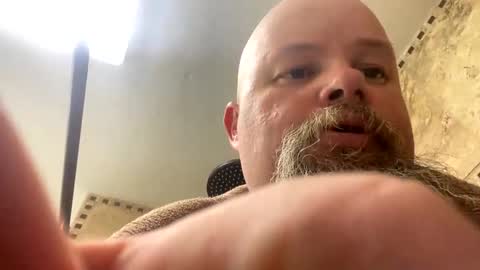 Snapshot of john40a chatting on 01-14-25, 01:26 John online show from 01-14-25, 01:26