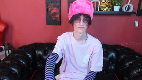 Snapshot of john__strong chatting on 06-11-26, 10:35 john__strong online show from 06-11-26, 10:35