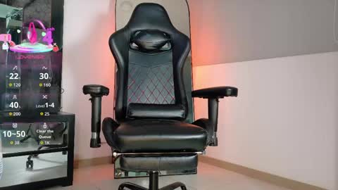 Snapshot of johnjaguar_ chatting on 05-04-26, 11:06 johnjaguar online show from 05-04-26, 11:06