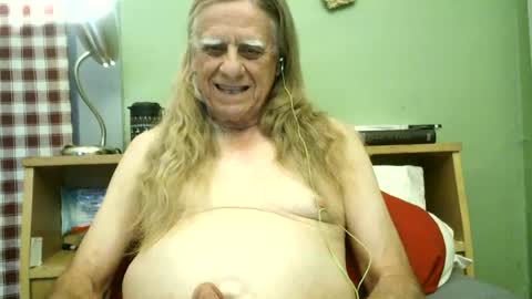 Snapshot of johnnieq1971 chatting on 06-22-26, 12:56 johnnieq1971 online show from 06-22-26, 12:56