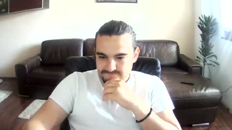 Snapshot of johnnybravovici chatting on 07-05-26, 10:22 johnnybravovici online show from 07-05-26, 10:22