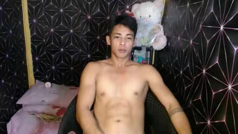 Snapshot of johnydestroyer chatting on 12-17-25, 08:42 johnydestroyer online show from 12-17-25, 08:42