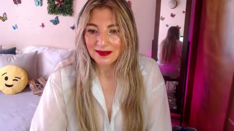 Snapshot of jolie_mature_ chatting on 05-09-26, 08:03 Jolie Mature online show from 05-09-26, 08:03