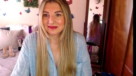 Snapshot of jolie_mature_ chatting on 06-08-26, 07:14 Jolie Mature online show from 06-08-26, 07:14