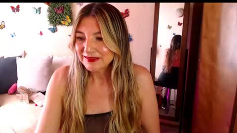 Snapshot of jolie_mature_ chatting on 06-28-26, 07:31 Jolie Mature online show from 06-28-26, 07:31
