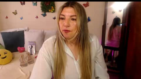Snapshot of jolie_mature_ chatting on 06-30-26, 09:05 Jolie Mature online show from 06-30-26, 09:05