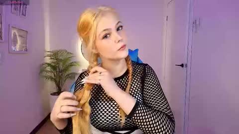 Snapshot of jolly_bean chatting on 11-23-25, 03:06 Polly online show from 11-23-25, 03:06