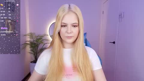 Snapshot of jolly_bean chatting on 12-05-25, 08:23 Polly online show from 12-05-25, 08:23