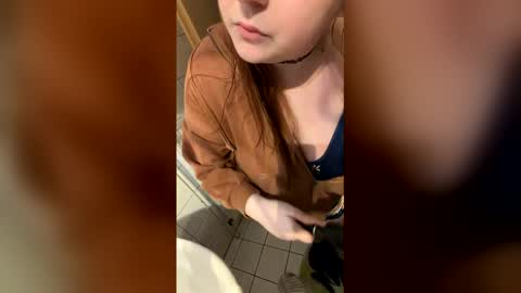 Snapshot of jollyfee chatting on 04-01-26, 06:47 jollyfee online show from 04-01-26, 06:47