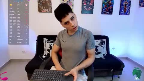 Instagram jonathanfit14 online show from 07-09-26, 08:24