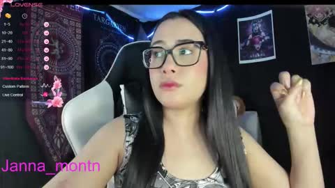 Snapshot of jonathanrwick chatting on 11-09-25, 03:05 Janna online show from 11-09-25, 03:05