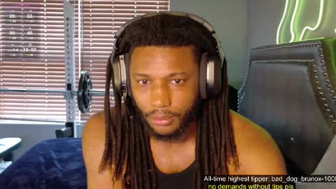 Snapshot of jonnistrokes chatting on 03-12-25, 02:56 Jonni online show from 03-12-25, 02:56