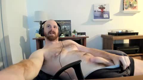 Snapshot of jonnlulz chatting on 12-11-24, 12:33 Jon online show from 12-11-24, 12:33