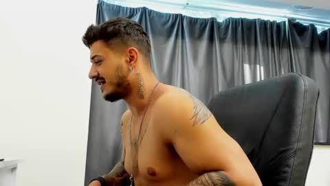 Snapshot of jonnyporn1 chatting on 01-06-25, 10:35 jonnyporn1 online show from 01-06-25, 10:35