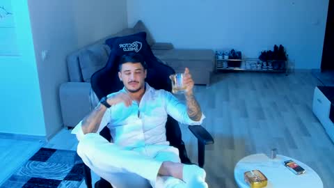 Snapshot of jonnyporn1 chatting on 10-17-25, 07:27 jonnyporn1 online show from 10-17-25, 07:27