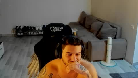 Snapshot of jonnyporn1 chatting on 12-18-25, 05:02 jonnyporn1 online show from 12-18-25, 05:02