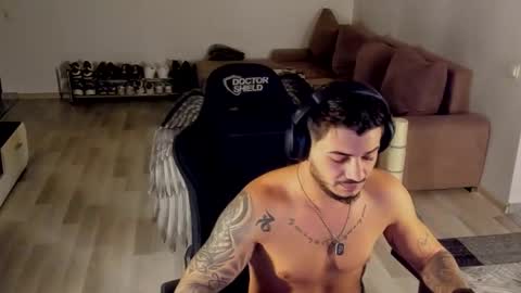 Snapshot of jonnyporn1 chatting on 12-20-25, 04:19 jonnyporn1 online show from 12-20-25, 04:19